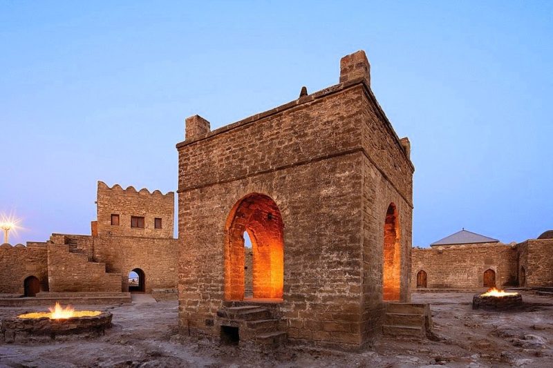 Древний зороастрийский храм Атешгях